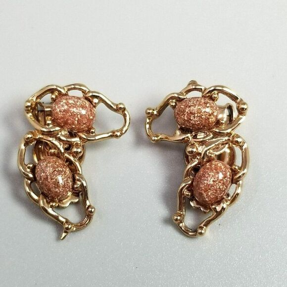 Vintage Goldstone Cabochon Clip On earrings, Gold Tone Setting, Retro Estate - Picture 1 of 6